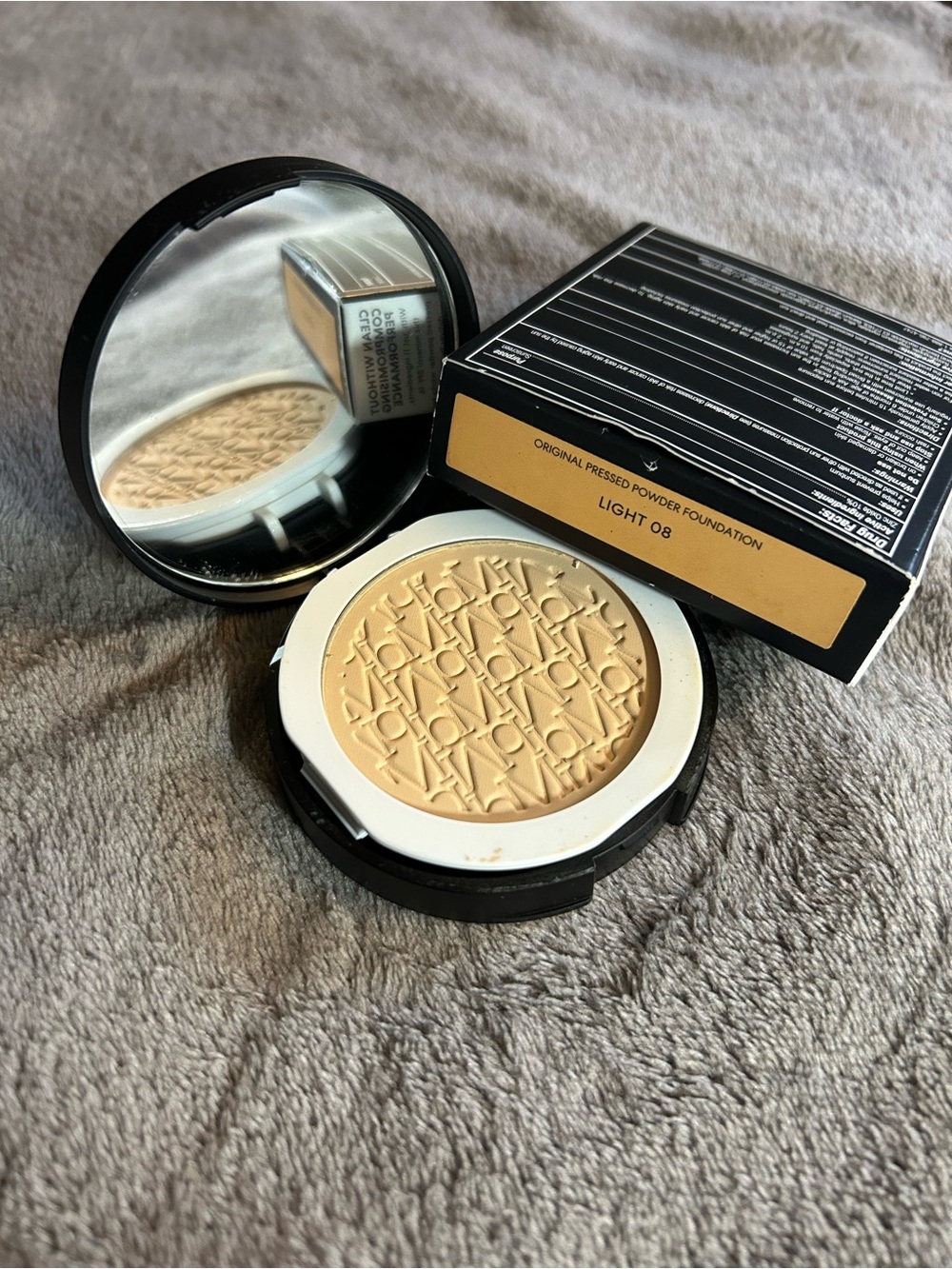 bareMinerals Pressed Powder Foundation-LIGHT 08